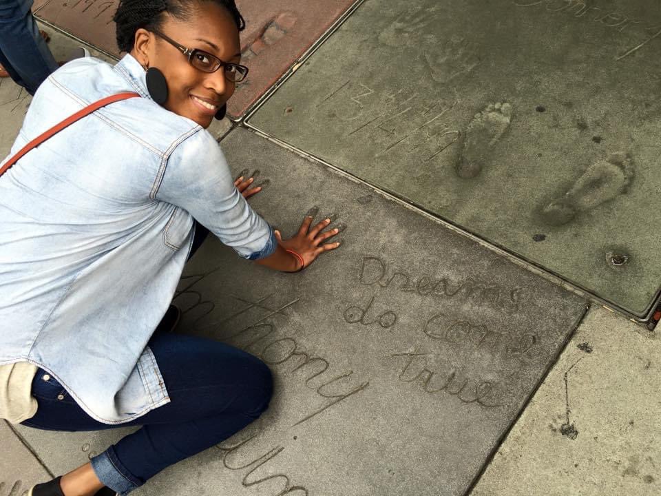 iWrite4orU_LRW's tweet photo. Left: May 7, 2016 - visiting LA for the first time as a tourist, six years ago.

#Write: visiting last week as a soon-to-be transplant (this year). 🖤💫

“Dreams do come true”… 🙌🏾👣

#WritingCommunity 
(Screen)#WriterGrind®️✍🏾📺 https://t.co/MqOnshfNkw