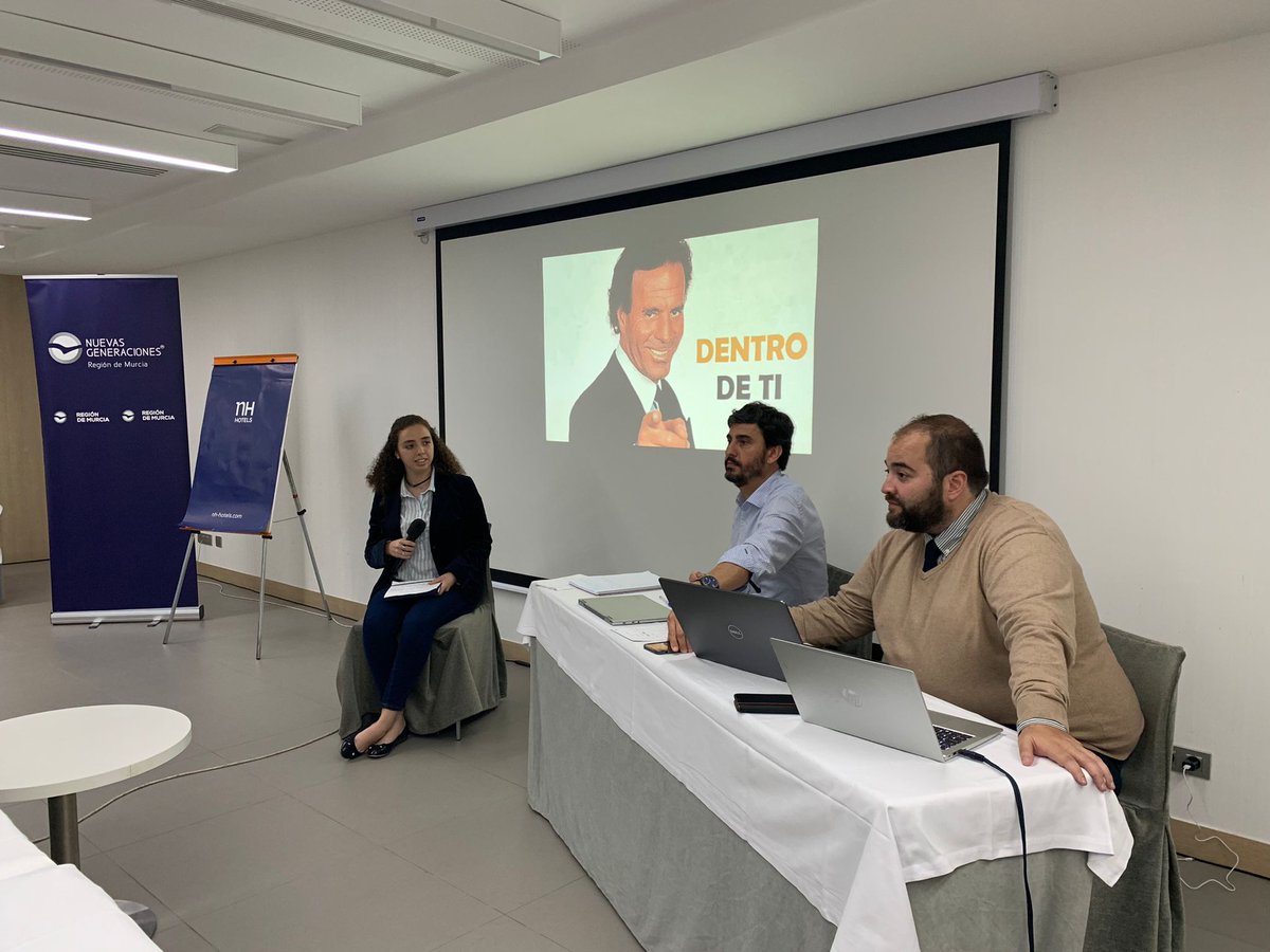 pnaranjacigmap's tweet photo. 🗣️Estamos en directo con nuestra candidata #MarthaThatcher

¡Conecta con #Telecirco!

#PartidoNaranja https://t.co/3YBpEB6oYS