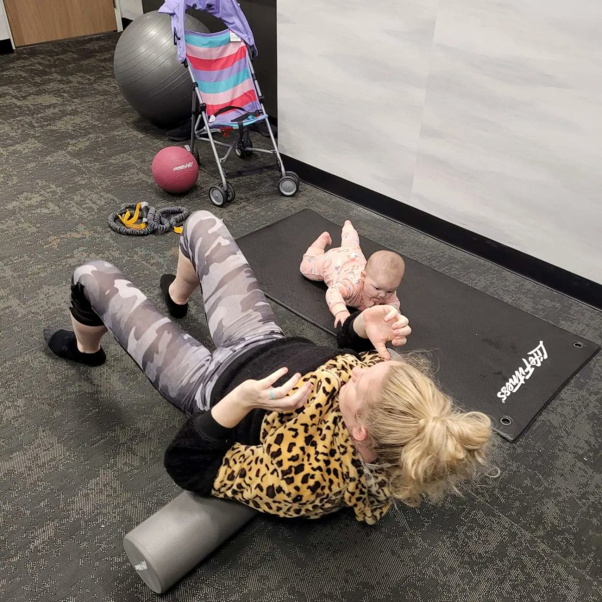 LimitlessMacey's tweet photo. Don't let this world make U feel like U can't do it. Chase UR dreams, show UR kids what's possible, &amp; know what U R capable of. TY @WWE for this opportunity. To not only raise my babies but kick @$$ while I do so. This journey has been incredible. It's only just beginning.👊💪❤️ https://t.co/FKYJFyLF34
