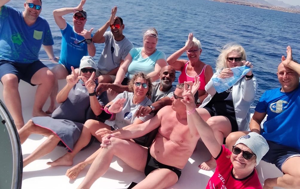 circle_divers's tweet photo. 🐋WHALE SHARK 🐋
Our lucky divers on Sehss today with Hamada and Fahdy have been so happy  to see this fantastic whale shark 😃

Thank you Sabina for sharing with us your pictures and video 📸
#whaleshark #diving #Rasmohamed #sharmelsheikh #redsea https://t.co/cQ4iWhCRAt