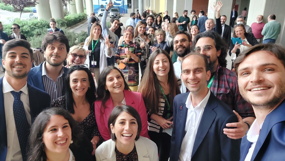 AntonioAruta's tweet photo. La felicità di chi é appena diventato #DottoreDiRicerca in #ScienzedellaTerra, dell'#Ambiente e delle #Risorse . 🌎🎓
...ad maiora semper.
#PhD #Unina #FedericoII
#Ricerca #Geologia #DiSTAR
@UninaIT https://t.co/MoRkeC3r4D