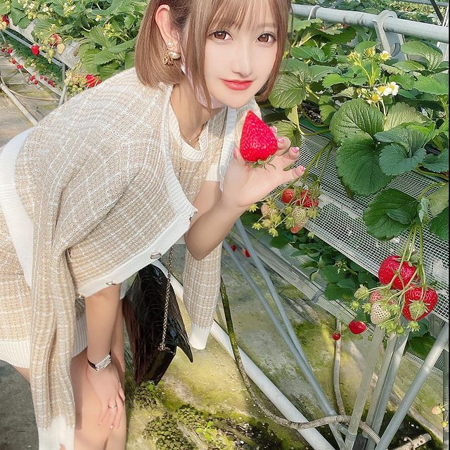 AltVance's tweet image. I love strawberries, delicious!