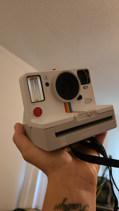 Who wants nudes sent to them!  Since the film is stupid expensive it's $10/pic! https://t.co/55wQFGS