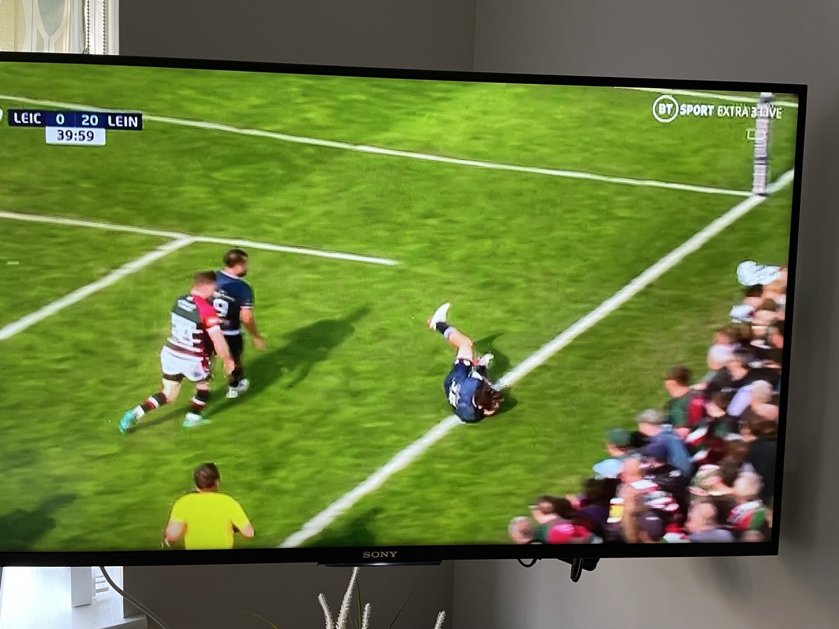Sylvester 張樂恆 (@sylvestercheung) on Twitter photo The clock has not turned red yet ref!!!! <a href="/LeicesterTigers/">Leicester Tigers</a> Robbed!!! This is the reason why we have TMO
#stillinplay #LeicesterTigers The clock has not turned red yet ref!!!! <a href="/LeicesterTigers/">Leicester Tigers</a> Robbed!!! This is the reason why we have TMO
#stillinplay #LeicesterTigers