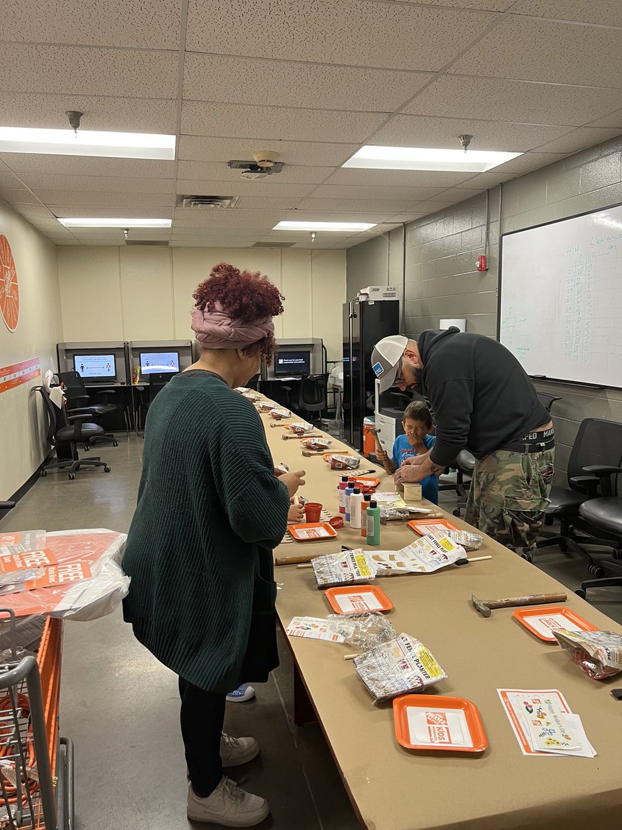 thdapril's tweet photo. Kids workshop is making a long awaited return today at Home Depot’s across the land!! 🔨🔨🧱🧱👧🧒👦#HowDoersGetMoreDone https://t.co/nkBOhIMM84