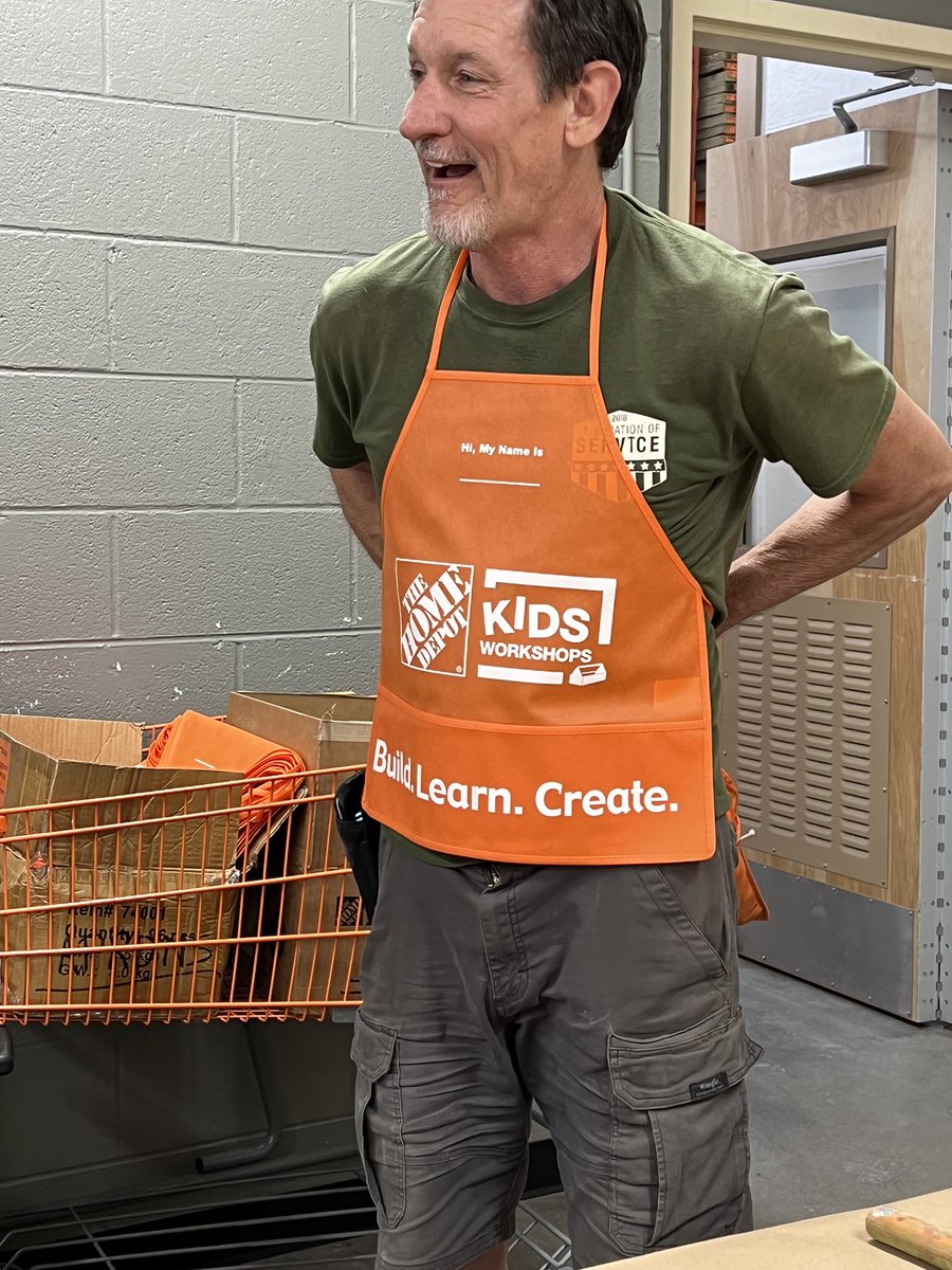 thdapril's tweet photo. Kids workshop is making a long awaited return today at Home Depot’s across the land!! 🔨🔨🧱🧱👧🧒👦#HowDoersGetMoreDone https://t.co/nkBOhIMM84