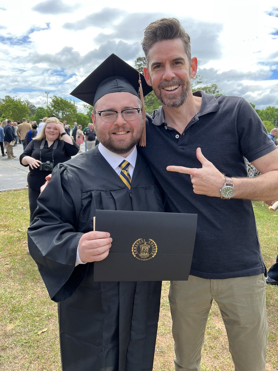 TheLandonRowell's tweet photo. This has definitely been one of the best (albeit short) seasons of my academic career. Thanks for being a great professor and helping usher in this new passion into my life. #WritingCommunity #screenwriting #shortfilm #filmmakers #hashtags #IsThisEnoughHashtags #RossIsABoss https://t.co/rgMtaigFG5