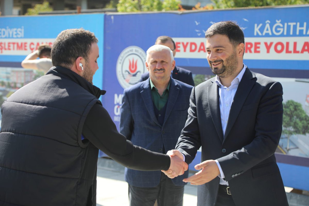 MevlutOztekin's tweet photo. İlçemizde 7 günde 450 ağacı daha toprakla buluşturuyoruz...

Selvi Ağacı, Akçaağaç, Süs Kirazı, Erguvan, Ihlamur, Çınar ve Sığla ağaçları ile Kağıthane’miz daha da güzelleşiyor... https://t.co/vMpO9N2DnQ
