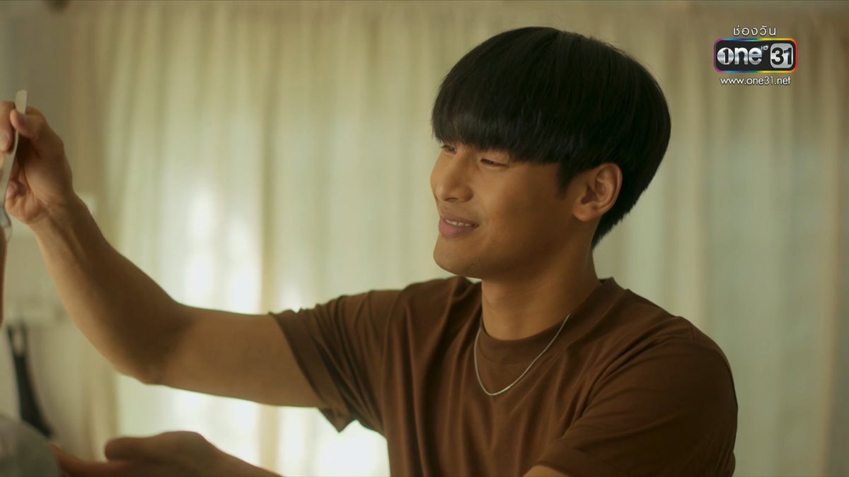 ซีนนี้เห็นแล้วจะร้องไห้ยังไงไม่รู้ แต่ก็โคตรจะน่ารัก พอร์ชตอนอยู่กับเช่ก็เป็นพี่ชายคนนึงที่ทำทุกอย่างเพื่อน้องอ่ะ เขาก็แค่คนๆนึงเอง เห้อ กอดกันแน่นๆเลยนะทั้งคู่ 
 #KinnPorscheEP5