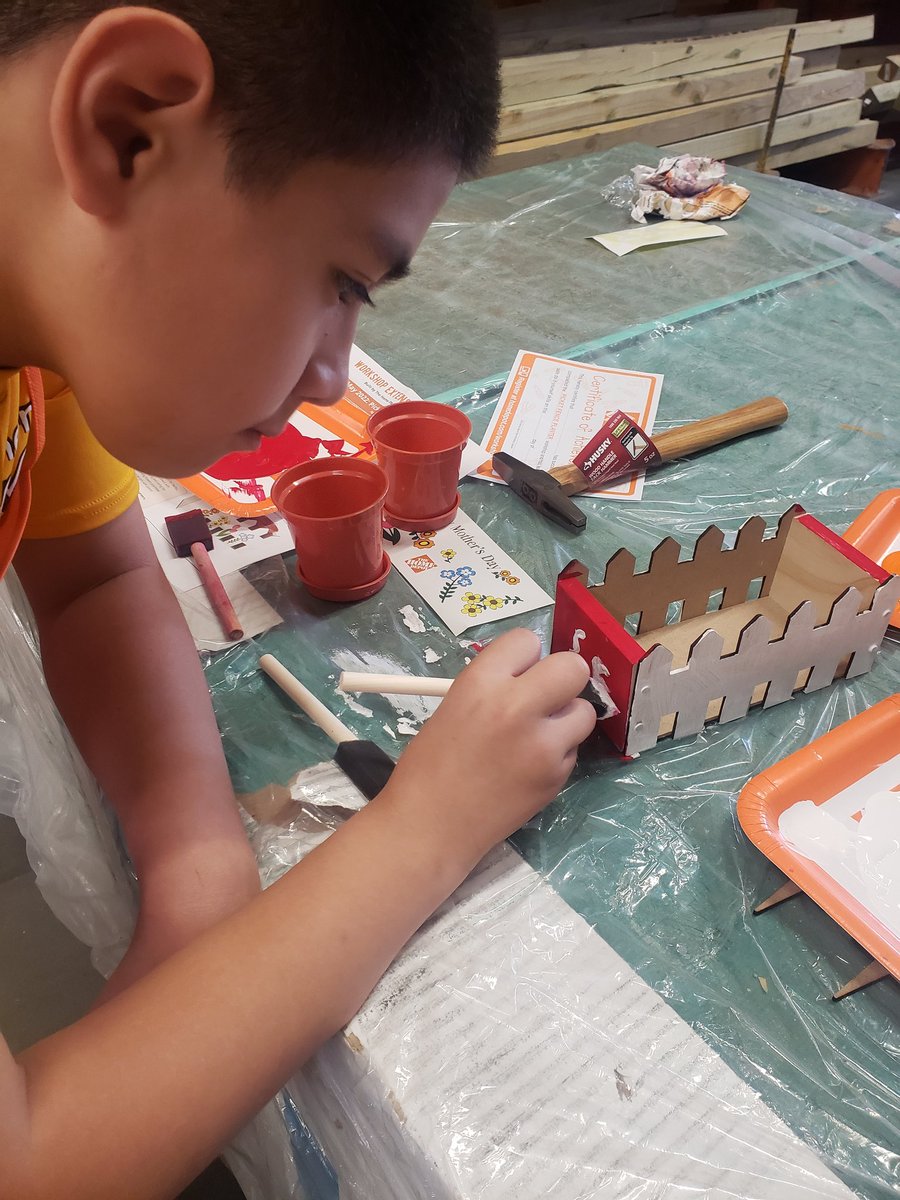 BrendaP0514's tweet photo. Home depot kids workshop! Mothers Day picket fence planter! Love it!😍🥰#blessedtobeamom #creativekid https://t.co/1kEGwJN05i