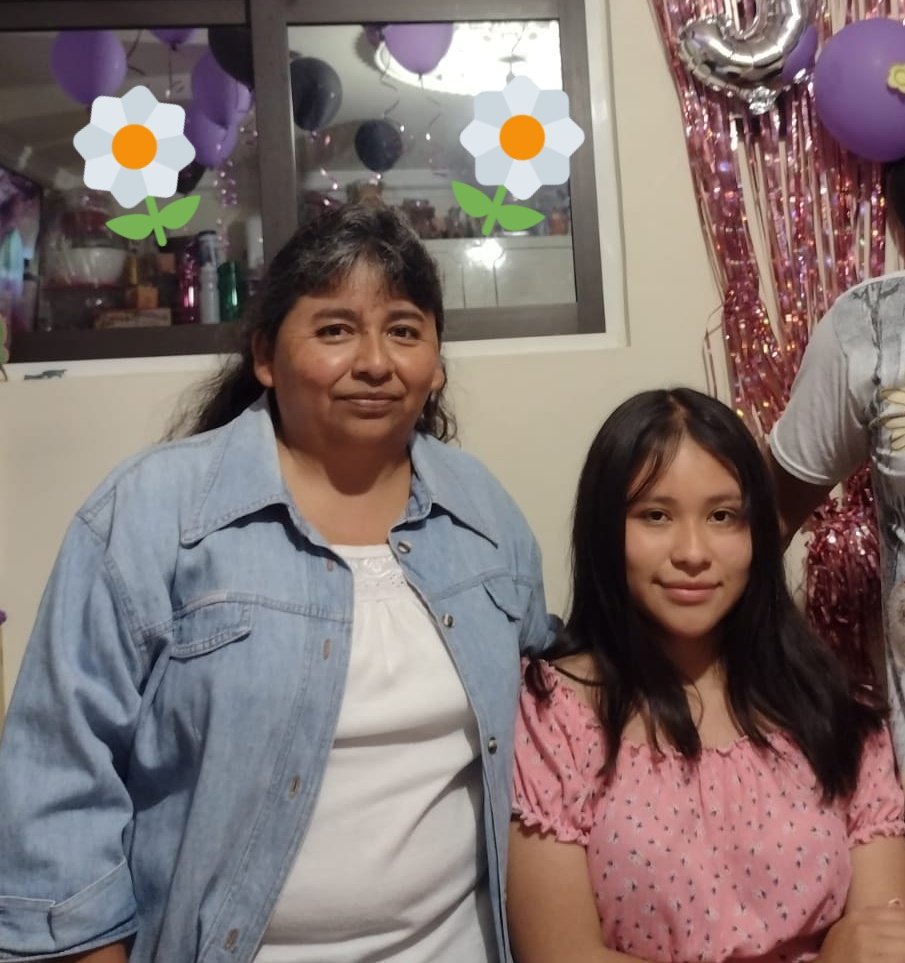 Imnayeon05's tweet photo. #PorAmorAMamá
Buenas tardes Sr. Presidente. Yo desearía que mi mamá sea parte de las mamás que ganen la serenata ya que en Enero falleció mi abuelita materna y ha estado pasando una dolorosa partida. Ella es una gran señora, y muy gentil con todos.@Adolfo_Cerqueda https://t.co/vFUBNwHnJG