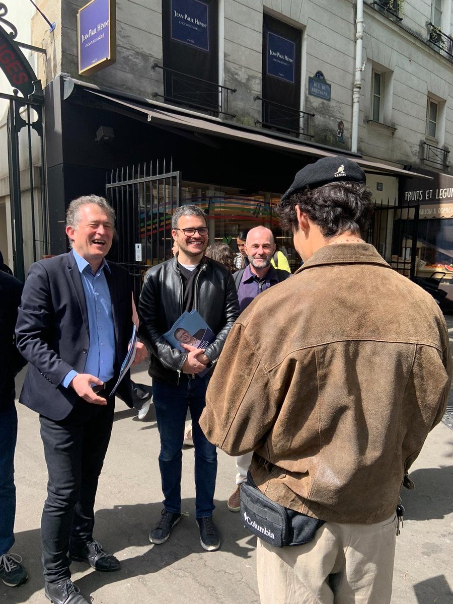 PIERREMAURIN's tweet photo. La tournée des marchés commence. Ce matin nous étions au marché #enfantsrouges.
Oui, notre pays besoin de pluralisme, de renouveau et d'élus engagés! #Paris3 #Paris10 #Circo7505 https://t.co/D7qDxMf1GZ