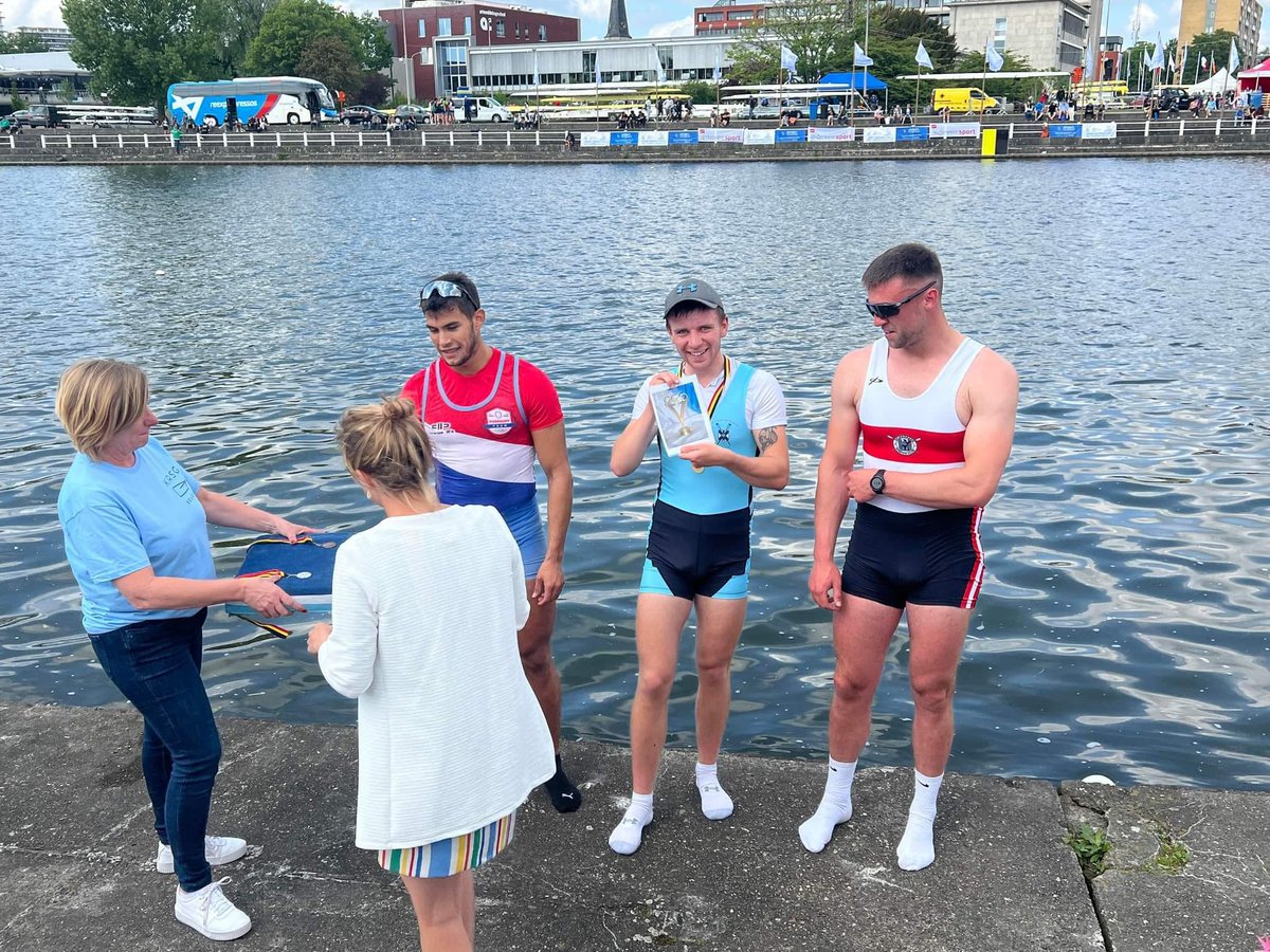 ScottishRowing's tweet image. GOLD RUSH - PART 2 🇧🇪

Congratulations to Dale Flockhart of @EdinburghUniBC on winning GOLD 🥇 today in the open single scull at the Ghent International May Regatta.

Dale will race again tomorrow in the lightweight men’s double scull.

#ScotsOnTour
#FlyingTheFlag 🏴󠁧󠁢󠁳󠁣󠁴󠁿🇬🇧