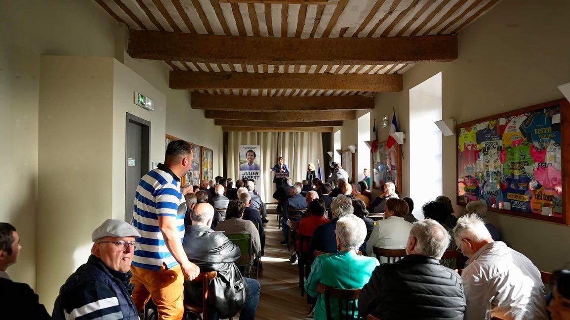 AvecAubert's tweet photo. Hier j’ai lancé ma campagne des #legislative2022 à Sault, avec ma suppléante @CorieDUPAQUIER . Autour d’une centaine de personnes, j’ai défendu mon bilan de combats!
Sous les 🎥 de @LCP , qui filment un documentaire sur l’avenir des LR, j’ai développé ma vision de cette élection. https://t.co/RX34TIELP8
