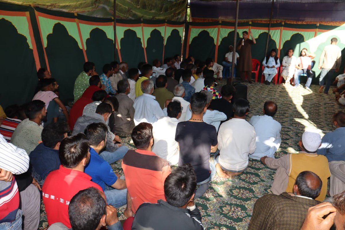 Junaid_Mattu's tweet photo. Had a great interaction with my senior functionaries and my beloved workers at Latti Mohalla, Mir Behri Dal today. https://t.co/9vUhjsxSkJ