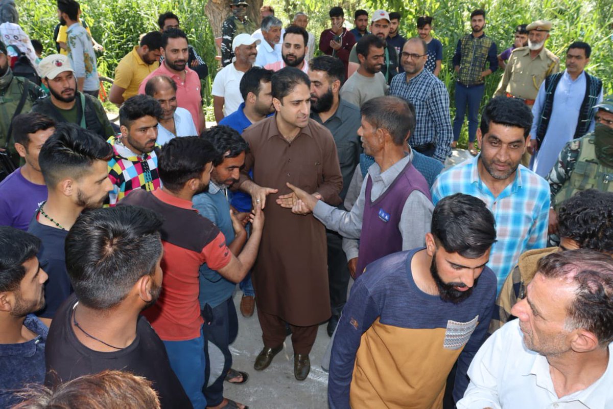 Junaid_Mattu's tweet photo. Had a great interaction with my senior functionaries and my beloved workers at Latti Mohalla, Mir Behri Dal today. https://t.co/9vUhjsxSkJ