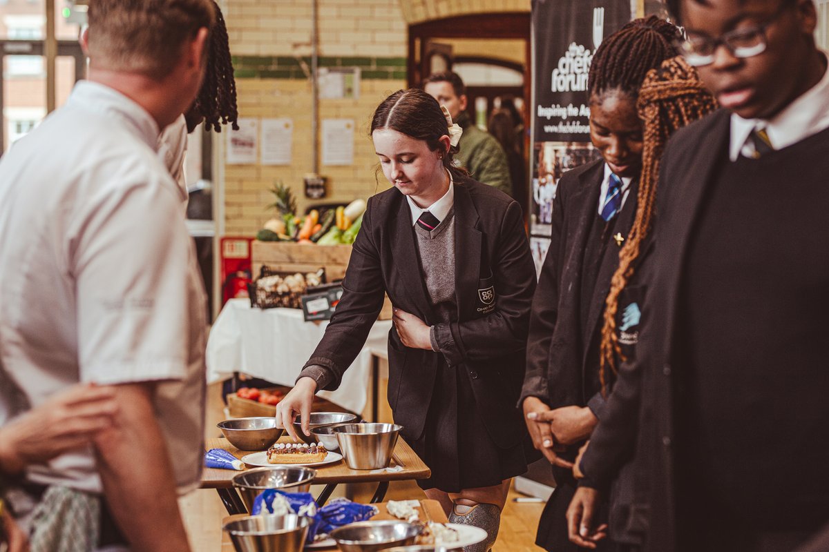 A quartet of top chefs inspire Manchester students <a href="/TheMcrCollege/">The Manchester College</a> hospitality taster day, including <a href="/chef_exose/">Exose</a> Andrew Green <a href="/DucieStMCR/">DUCIE STREET WAREHOUSE</a> <a href="/chefDcrampton/">Douglas Crampton</a> <a href="/JamesMartinMCR/">JamesMartinMCR</a> and Darren Cooper #readmore thechefsforum.co.uk/quartet-of-top… #inspiringthenextgeneration 📸<a href="/garethdmedia/">Gareth.Davies.Media</a>