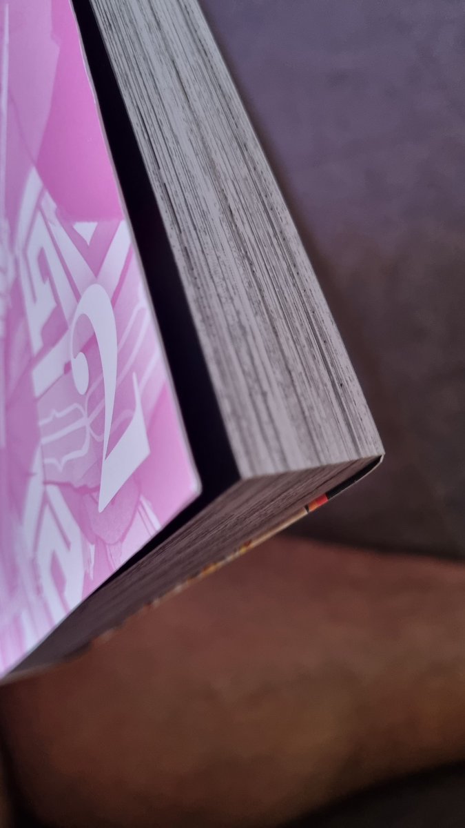 Ei, <a href="/editorajbc/">Editora JBC</a> algum dia vocês vão reimprimir Shaman King Vol 2 e consertar o erro brutal da capa tá colada errada? Ela tá assim em todas as edições que eu vi em livrarias. Comprei uma na loja e veio assim e até me arrisquei comprando outra edição na Amazon e veio assim também.