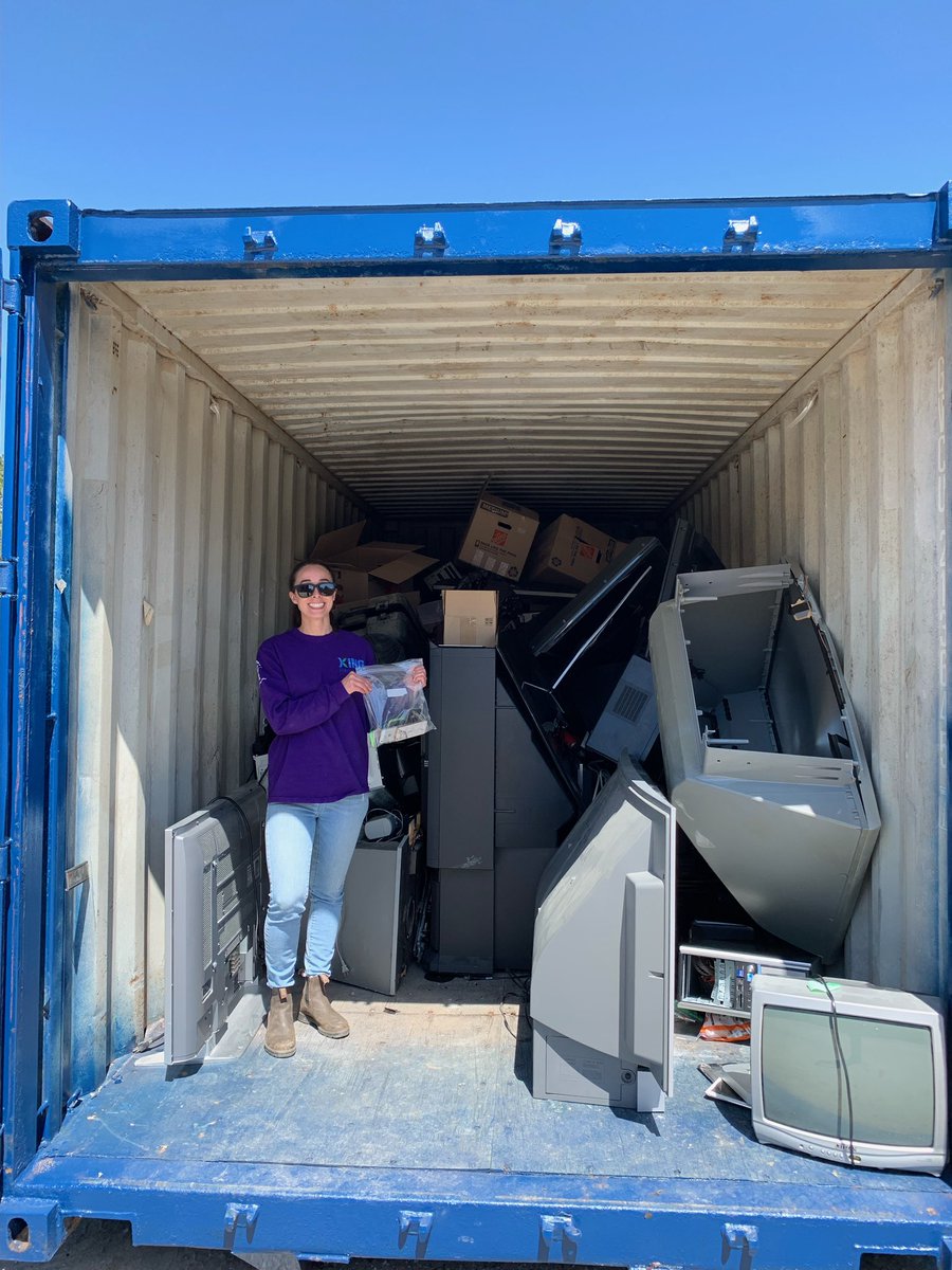 sustainableking's tweet photo. Another great success this morning in #Schomberg with @KingTownship’s drive thru electronic waste recycling event. Over 300 people dropped off electronic waste! #KingLovesSpring https://t.co/v6fMQgeH41