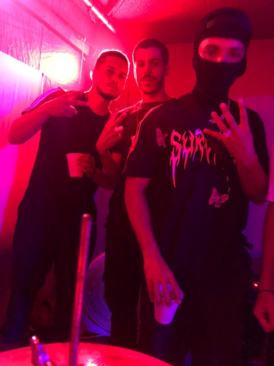 off_thugdog's tweet photo. bando 🏚 https://t.co/fhZTMr4AFs