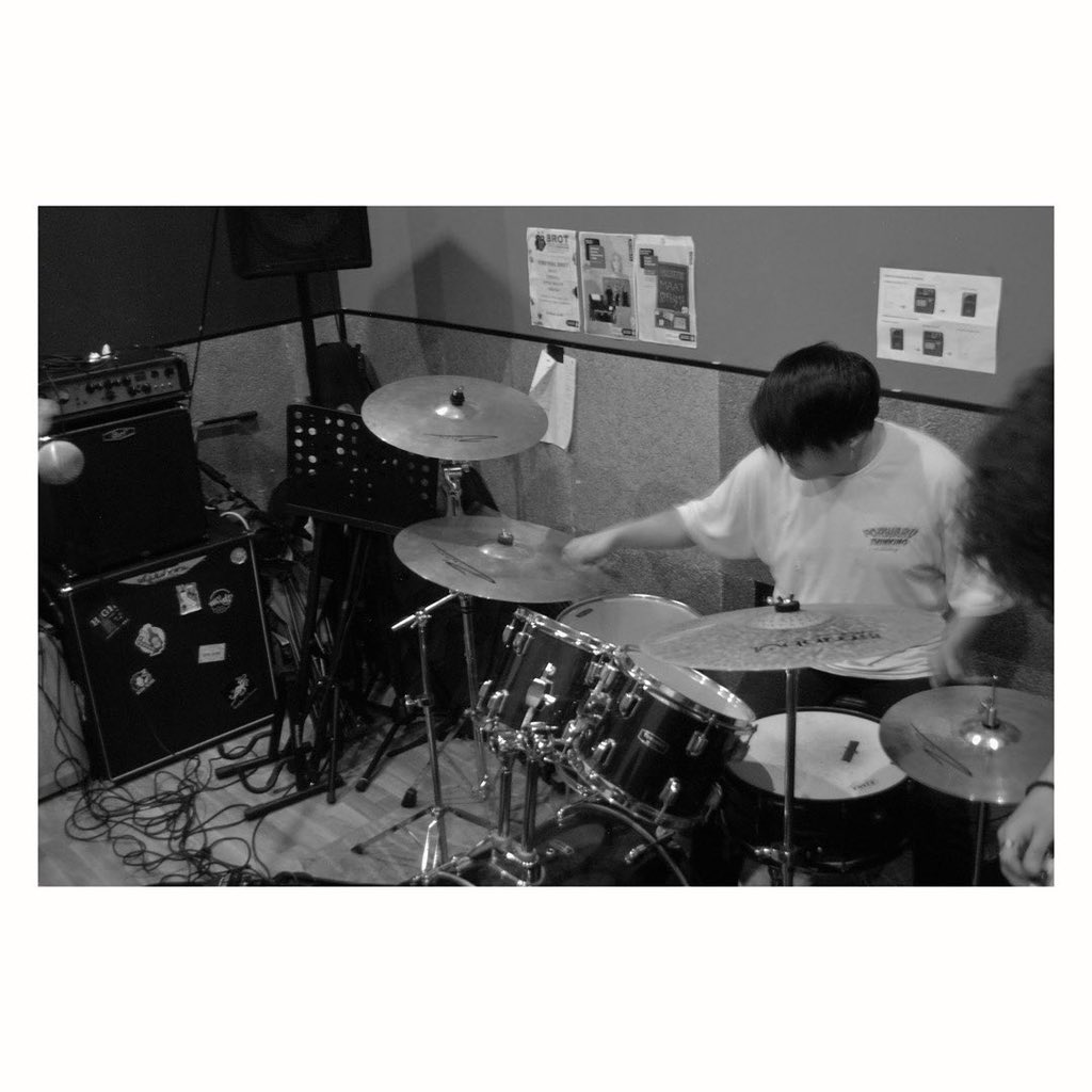 Maat_off's tweet photo. Queremos anunciar que uno de los temas que pertenecerá a nuestro nuevo EP por fin llegará a las redes , así que estar atentos a nuestras redes 💥, le hemos puesto todo nuestro cariño y esperamos que os guste 🙌🏽

#concerts #concertsbarcelona #music #livemusic #postrockdiscovery https://t.co/F5QDFAUB9c