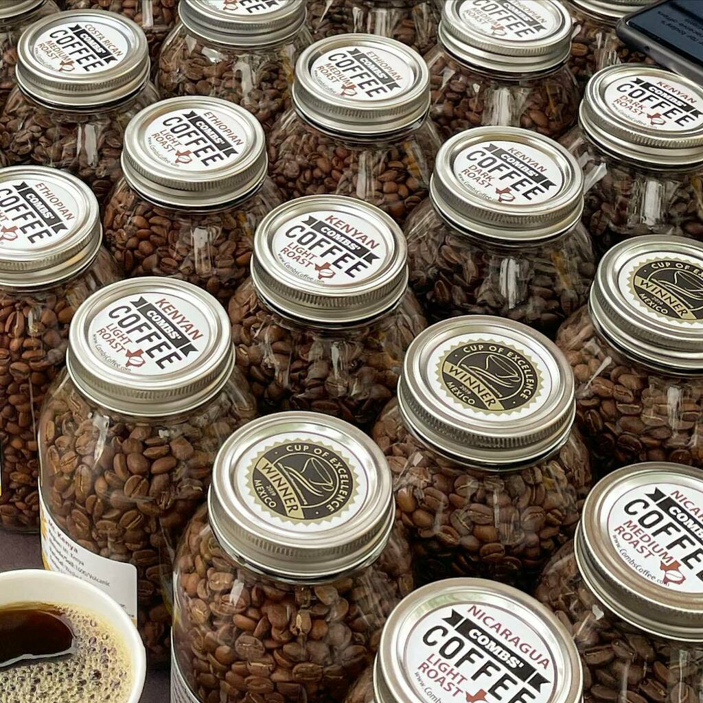 localandsmall's tweet photo. How to spend your Saturday morning: @communitymarket 

✨Grab a cup of joe (or delicious cold tea in a mason jar) at the @combscoffee booth.

✨Order a savory breakfast sandwich on homemade English muffins at @obrienbrosbaking - and get a bag of those … https://t.co/XPgVqA6in5 https://t.co/IEI0L28nMP