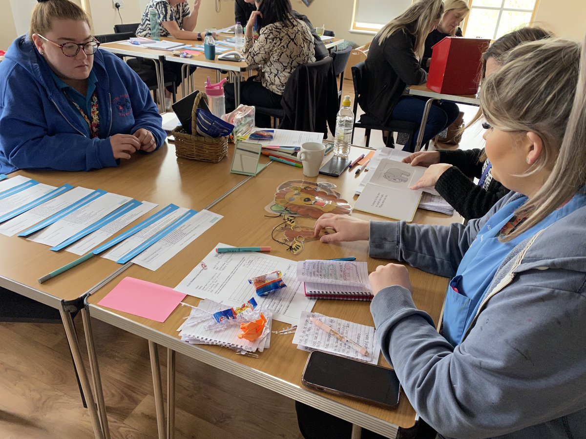 fab_phonics's tweet photo. Wishing all the practitioners who attended my phonics training recently the very best of luck 🍀
Keep being fabulous and supporting children on their literacy journeys ✍️👂📚🗣
#phonics #phonicstraining #literacy #tutor https://t.co/RArsJdRdWZ