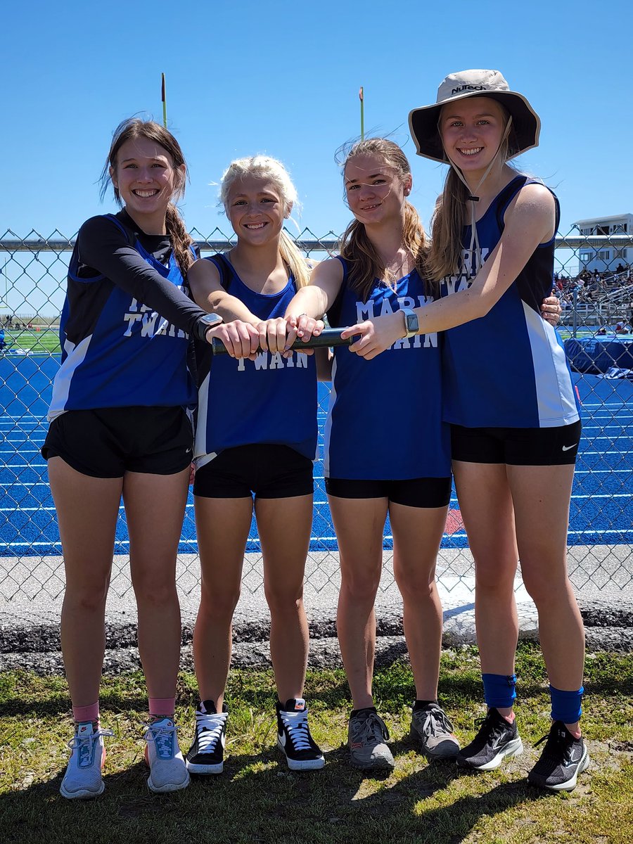 mack433's tweet image. Congratulations to the MTHS Girls 4x800 m relay team on earning All-District Honors and advancing to the Sectional Meet next weekend!!! Great race ladies🐯 @mt_roll @MarkTwainTigers
