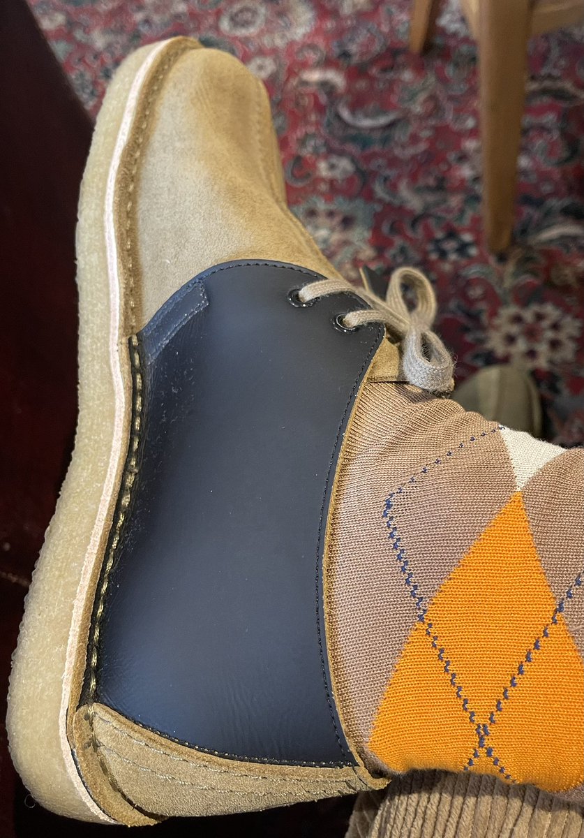 AlanWil29662916's tweet photo. Todays combo @CPCompanyUK @clarksshoes #deserttrek collaboration & #Burlingtonsocks 👟 🧦 💛🧡🤎 #SocksoutSaturday @adiFamily_ https://t.co/FdHZPsFFqd