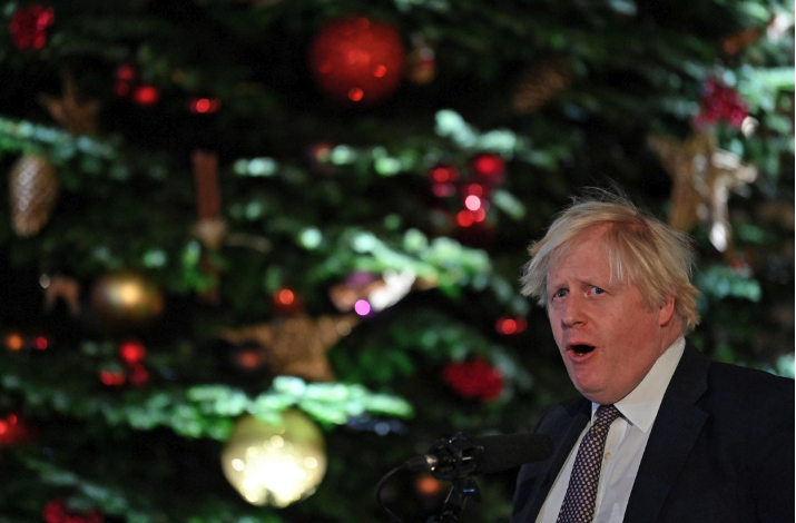 MirrorPolitics's tweet photo. Fines have started arriving over to the Number 10 Christmas Party, the Mirror understands 

#Partygate 

https://t.co/0OUKuG3o5y https://t.co/kqTgx8f78f