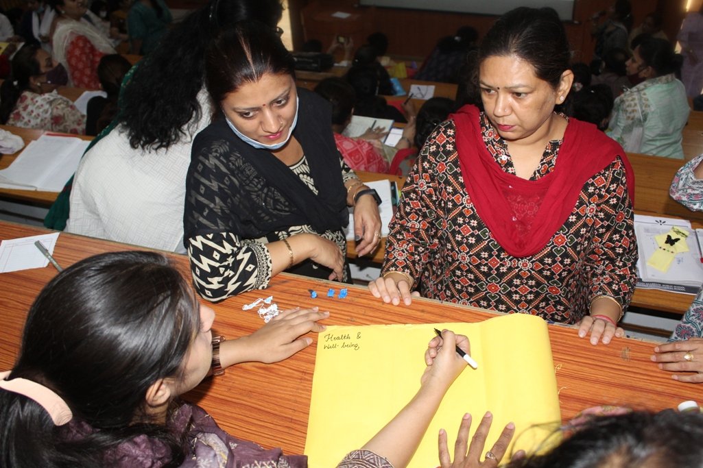 mapsavschool's tweet photo. One more engaging Nipun Bharat session was organised in MAPS on May 7th on the topic “School based assessment in foundational years under 3 goals”. It was such an interactive session for teachers.
#MAPS #SCHOOLBASED #ASSESSMENT #FOUNDATIONALYEARS #Sdg #goals #FUNLOVINGSESSion https://t.co/iZ8Aq51eHh