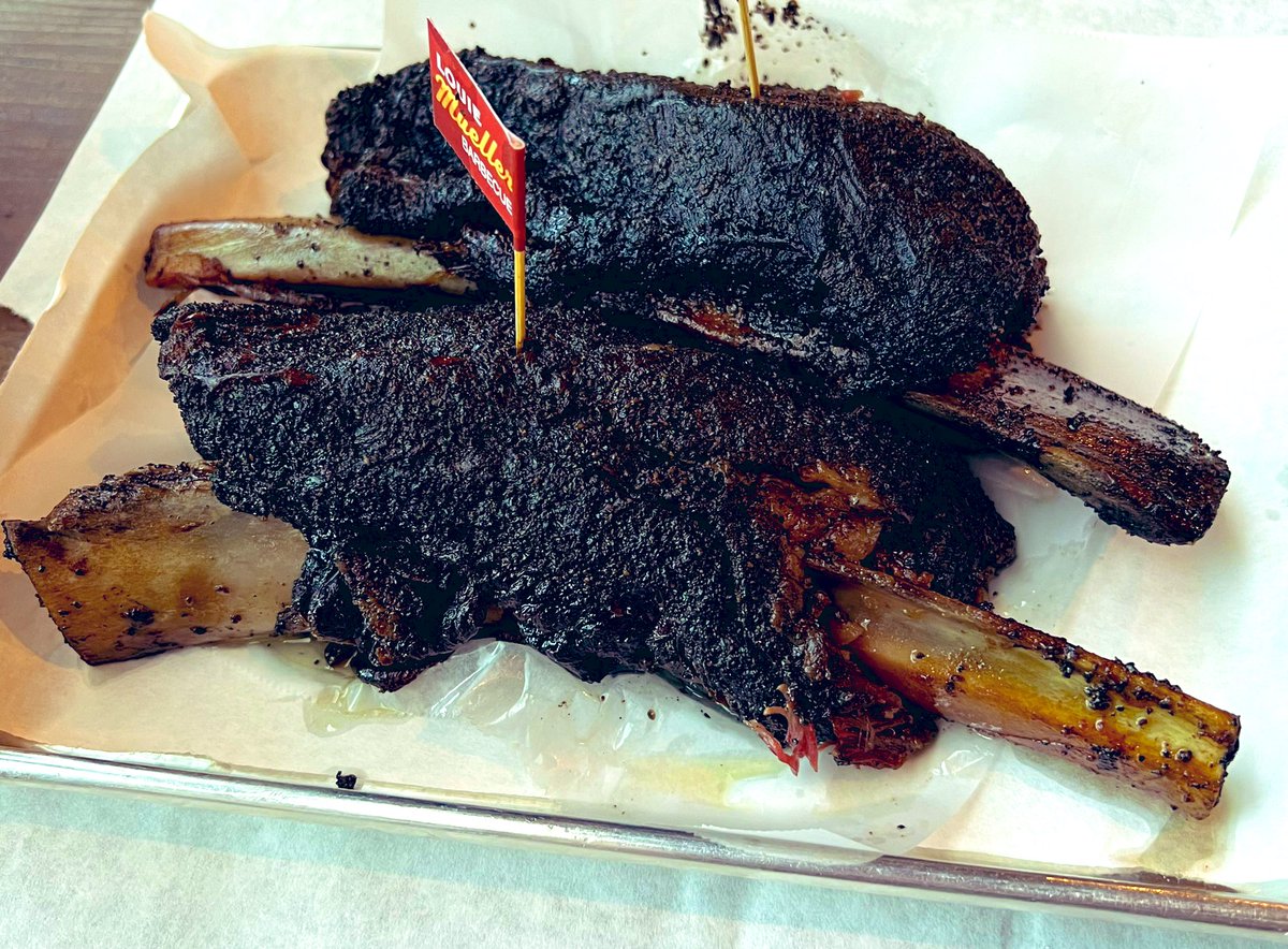 BartHanson's tweet photo. Nothing like the quarterly pilgrimage to Taylor, TX.
It’s now about $60 a rib. #beefbbq https://t.co/q7llW4C47n