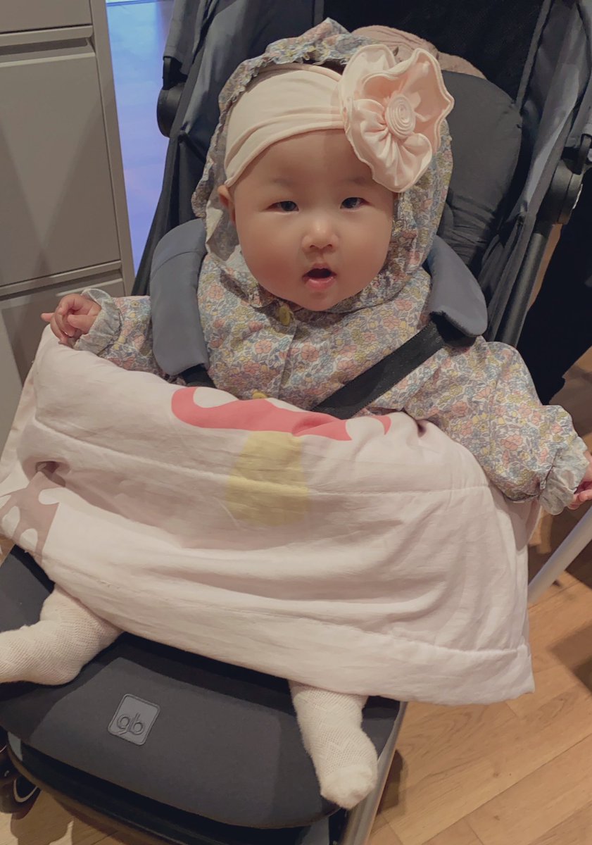 AnnaLibera9's tweet photo. Little girl going out for play ～ https://t.co/pCUMSlQ71J