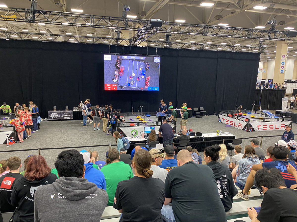 Storm_Robotics's tweet image. 9210B finished our qualification rounds #StormStrong. Currently taking alliance selection applications.