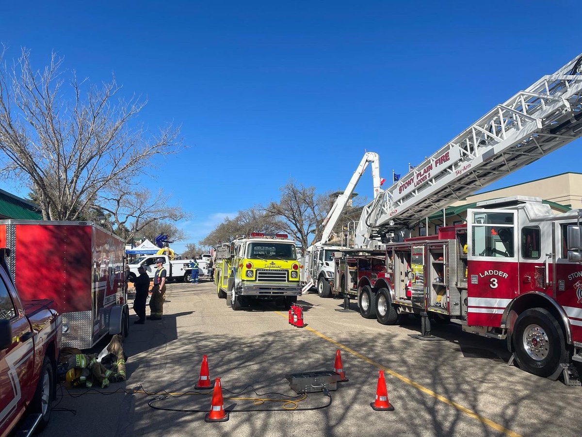 wchoy74's tweet photo. Letโs learn how to #BeReadyforAnything together! Join us outside Town Office today from 10AM-3PM for Emergency Preparedness Day. #emergency #72hourkits #stonyplain https://t.co/jG3M3VuYSu