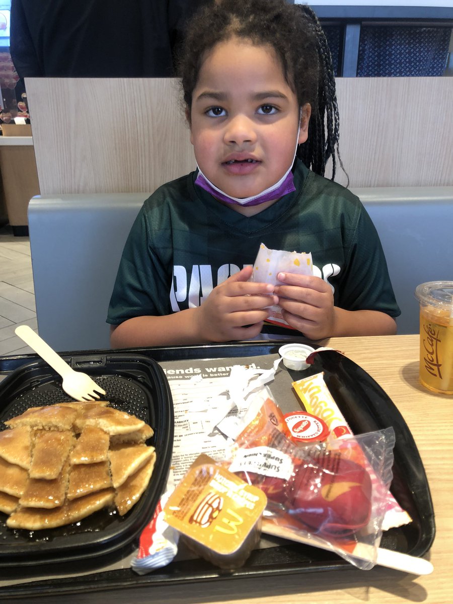 bjizzle56's tweet photo. Breakfast of Champions before our kickoff to 1st preseason vs Seahawks… Feel free to come check us out at noon, Field 7 at the U of R… @RYFFL #NFL #RYFFL #PACKERS @johnson_rpawliw https://t.co/Ki5k9IipKj