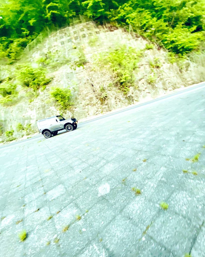 akira_suzushiro's tweet photo. 夕方所用で外出。
🚙10分ほどでこの景色。癒される幸せ☺️
3枚目は偶然の産物。手が滑ってシャッターを切ってしまったので削除しようと思ったら面白い絵が撮れていました📸
#夕暮れ #黄昏 #トラス橋 #ダム湖 #飛行機雲 #新緑 #twilight #contrails #trussbridge #ja11 #jimny #ジムニー女子 https://t.co/o9bIlHxptc