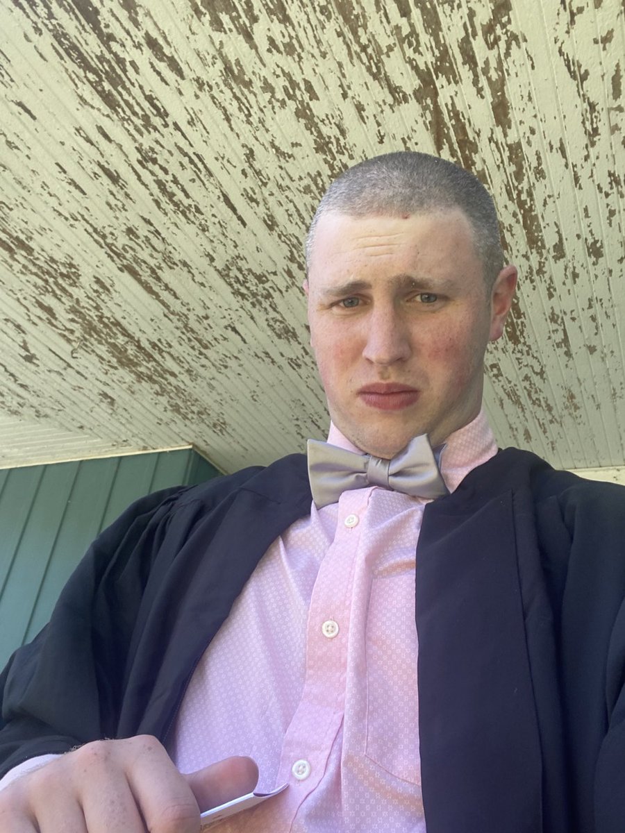 JackReardonSIU's tweet photo. Finally graduate #alwaysasaluki https://t.co/lhw5kEx6MM