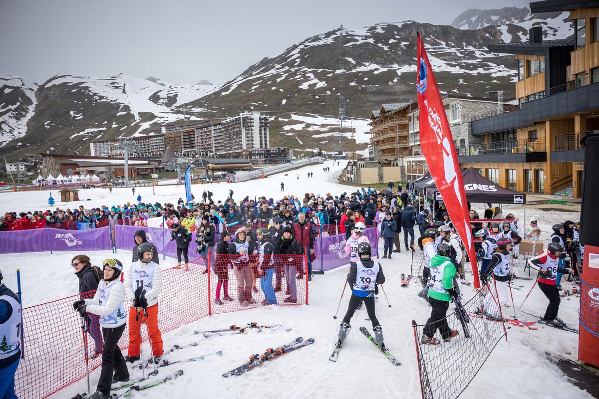 GroupeBPCE's tweet photo. Dernière épreuve de cette journée dédiée au sport lors du #DEFIMAGINE2024, le slalom parallèle sur les pistes de @TignesOfficiel #StadeNaturel https://t.co/kBd8fl2rkX