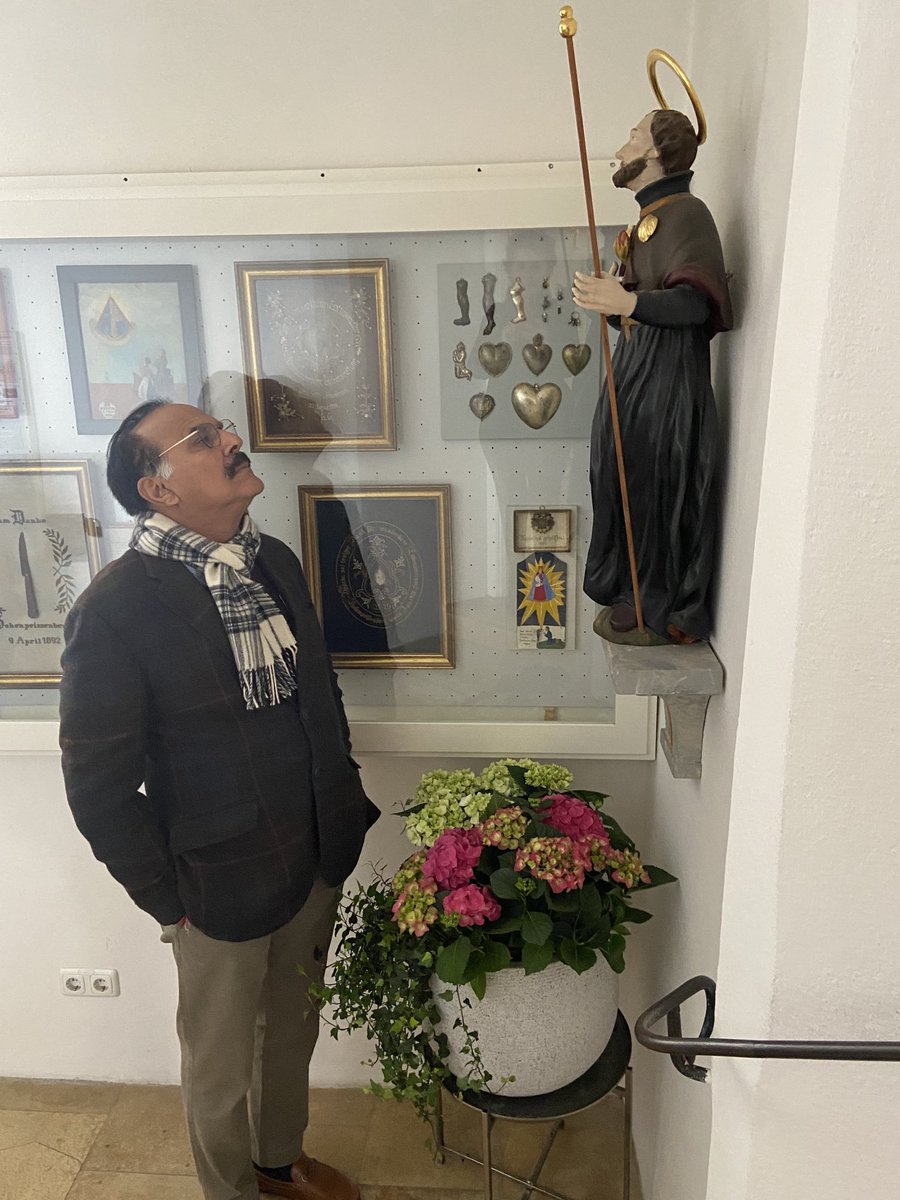 shailmayaram's tweet photo. #ArvindMayaram in conversation with #FrancisXavier at HohenpeissenbergChurch in #UpperBavaria https://t.co/Q93u9kTqSz