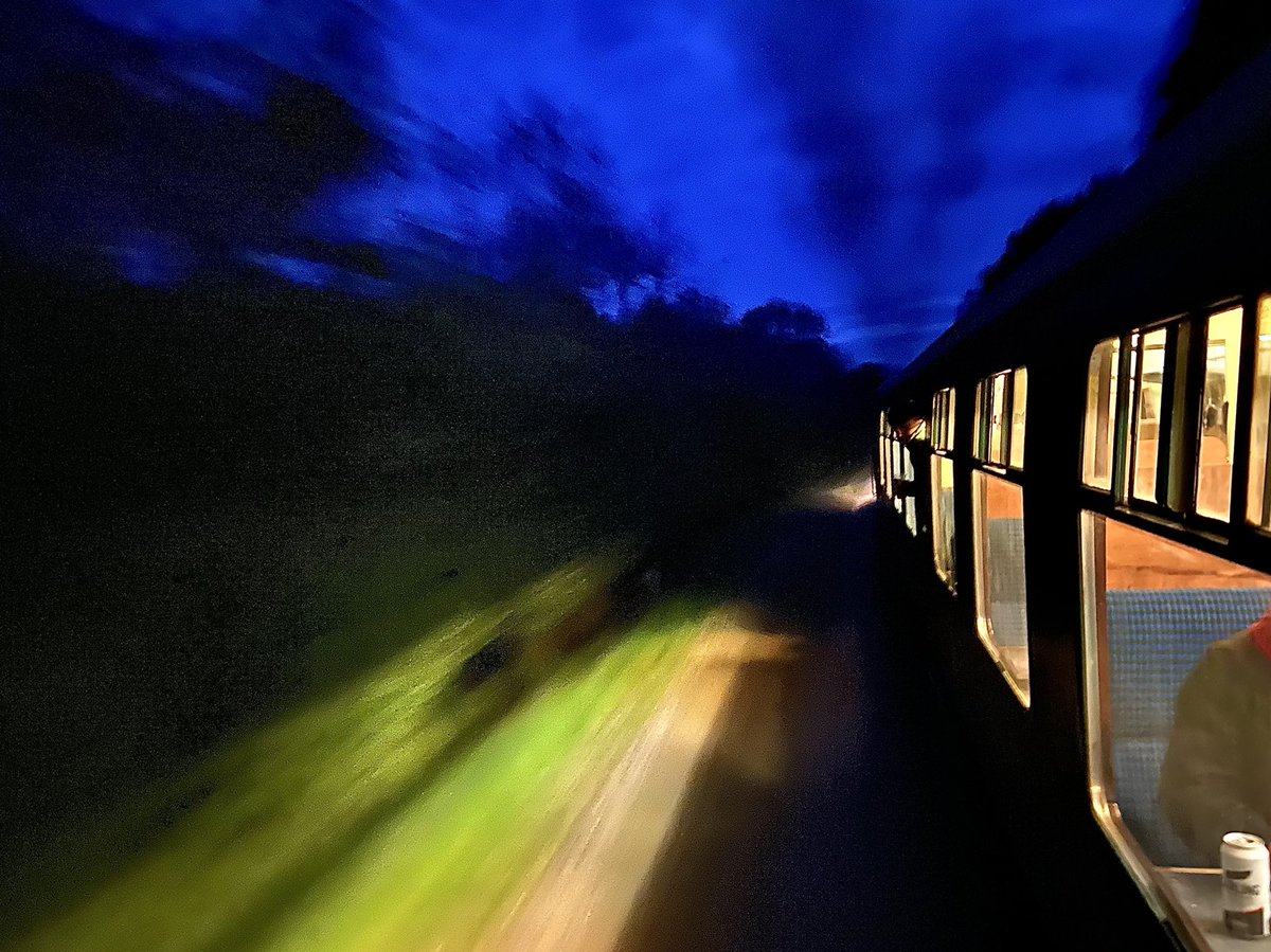 fav1F62's tweet image. D182 on @SwanRailway diesel gala beer-ex on Friday evening. @midrlybutterley #class46