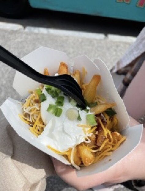 JWMartinSchool's tweet photo. Thank you to the Martin School Association for closing out Teacher Appreciation Week with the Frisky Fries food truck! It was delicious!
#MartInThisTogether #LoveNorthSchools https://t.co/OPYhrLoyzw