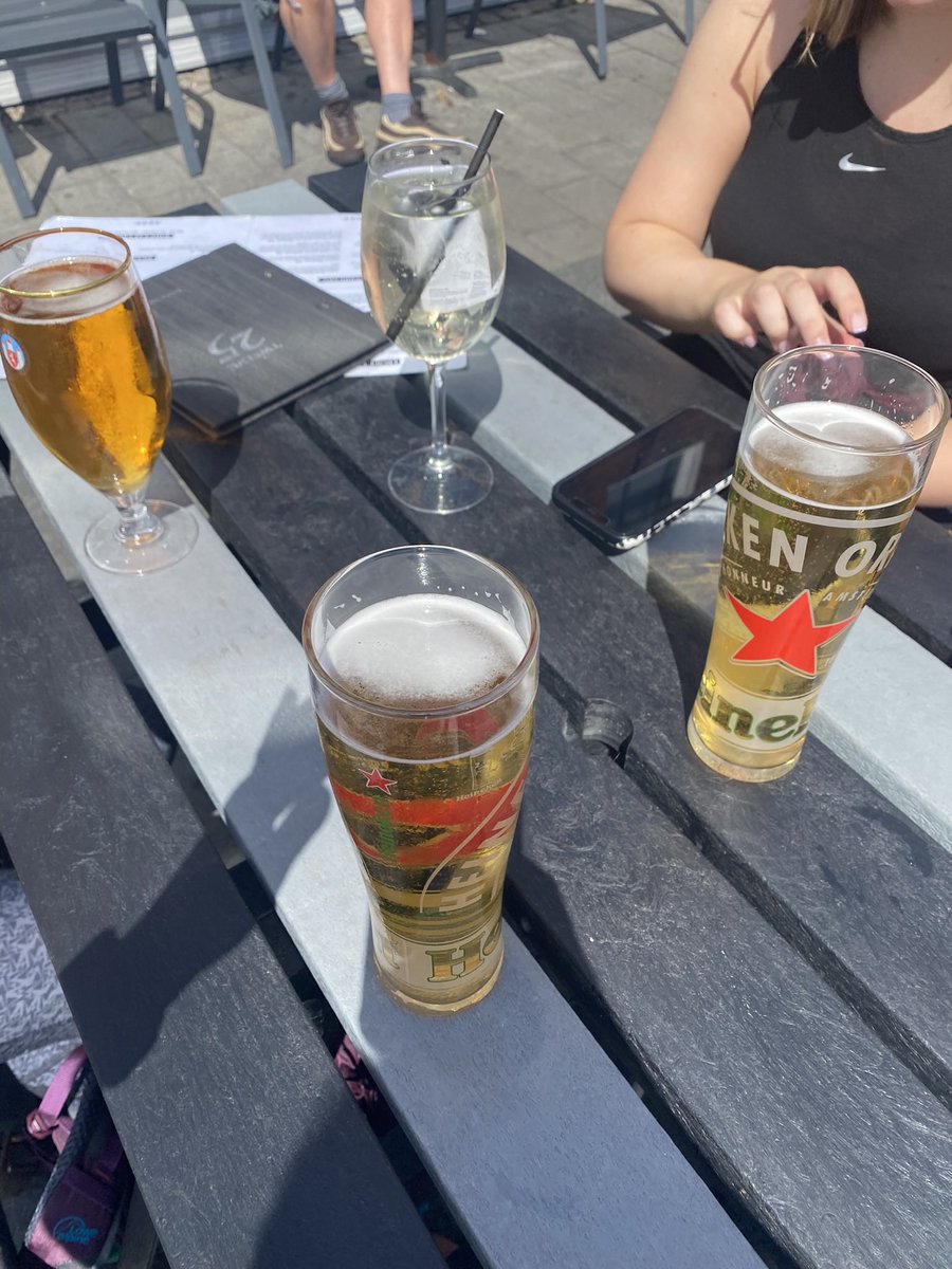 rebecca_preston's tweet photo. We did it … 10 miles (plus a few) for @trekstock along the coast today … amazing day and amazing company #charity #cancersurvivors #forthe34 #Trekstock #proud #trekthiscity #cancersupport 💚🌈 https://t.co/FviwC8exqD