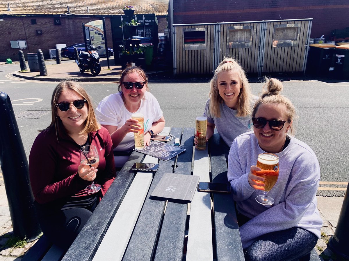 rebecca_preston's tweet photo. We did it … 10 miles (plus a few) for @trekstock along the coast today … amazing day and amazing company #charity #cancersurvivors #forthe34 #Trekstock #proud #trekthiscity #cancersupport 💚🌈 https://t.co/FviwC8exqD