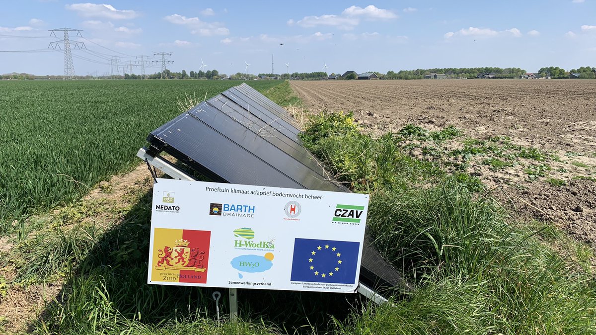 JokeGeldhof's tweet photo. Door klimaatverandering zijn peilgestuurde drainage en precisie-irrigatie steeds meer een must voor #duurzamelandbouw

Deze proeftuin klimaatadaptief bodemvocht beheer ligt in Mookhoek/Hoeksche Waard: innovatieve off-grid opstelling die stuurt op waterkwantiteit &amp; -kwaliteit 💙 https://t.co/HCBtMWv3Jw