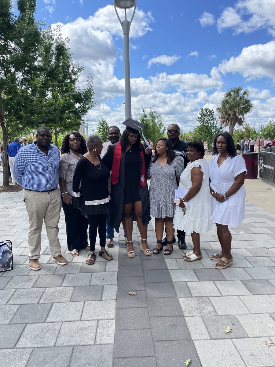 RobinColetrain's tweet photo. Today was a great day! Iโm sure our ancestors are beaming with pride in heaven. We're proud and excited for you Kennedy! Every end is a new beginning. #UofSC2022 https://t.co/jg5AwinYn7