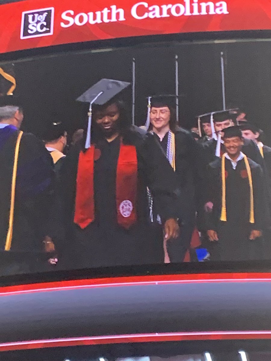 RobinColetrain's tweet photo. Today was a great day! Iโm sure our ancestors are beaming with pride in heaven. We're proud and excited for you Kennedy! Every end is a new beginning. #UofSC2022 https://t.co/jg5AwinYn7