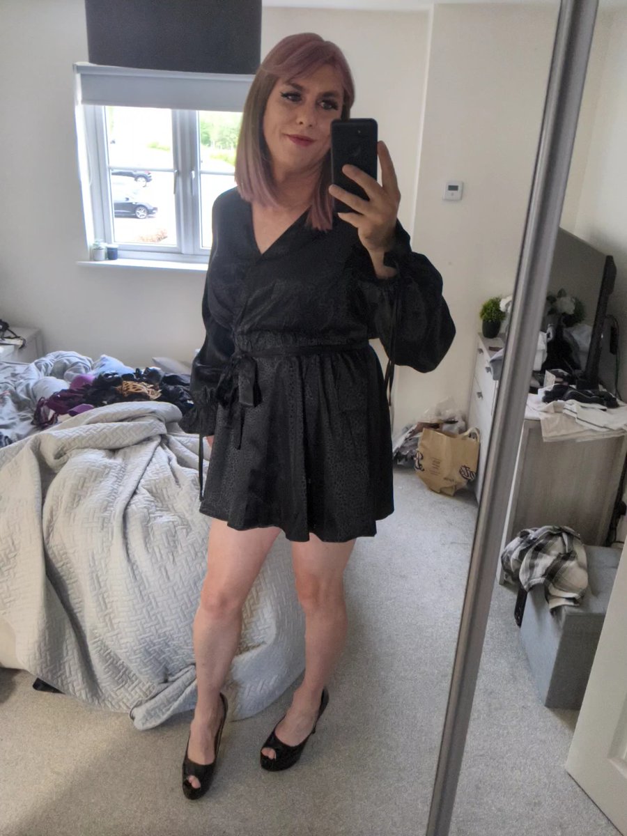 ChloeDxd86's tweet photo. Few outfit changes already tonight! Loving this little number X #crossdresser #crossdressing #maletofemale #transformation #tgirl https://t.co/8KoRnvnfSr