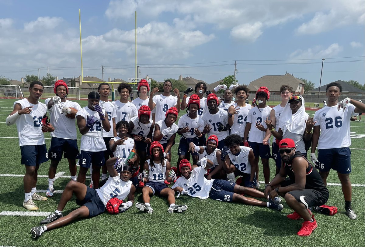 DawsonEagleFB's tweet photo. Great day at the @ghfcahouston 7on7 at Clear Falls. 4 and 0, but more importantly, got closer at a FAMILY. https://t.co/I5FRKs0Tci