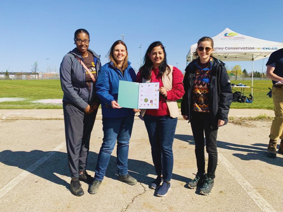SoniaLiberal's tweet photo. As a global company @UPS_Canada and their Brampton team members understand the importance of protecting our planet and planting more trees. 
For the second week in a row I am delighted to join residents planting trees in #BramptonSouth. 
Thank you to all @CVC_CA volunteers! https://t.co/dv7rfb8n52